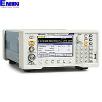 Calibration service for signal generators and function generators in a test and measurement environment